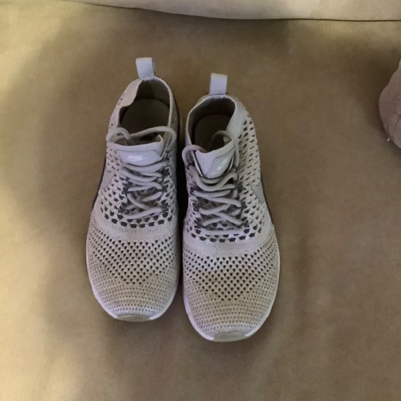 Sneakers - Picture 5 of 10